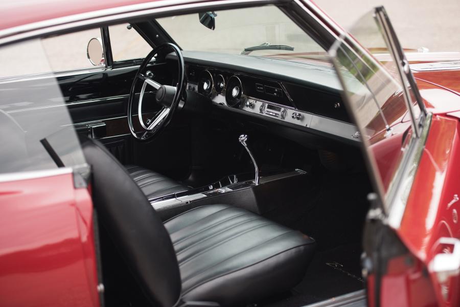 Интерьер Plymouth Barracuda Formula S Fastback (BH29) 1968 года  (фото 2 из 21)